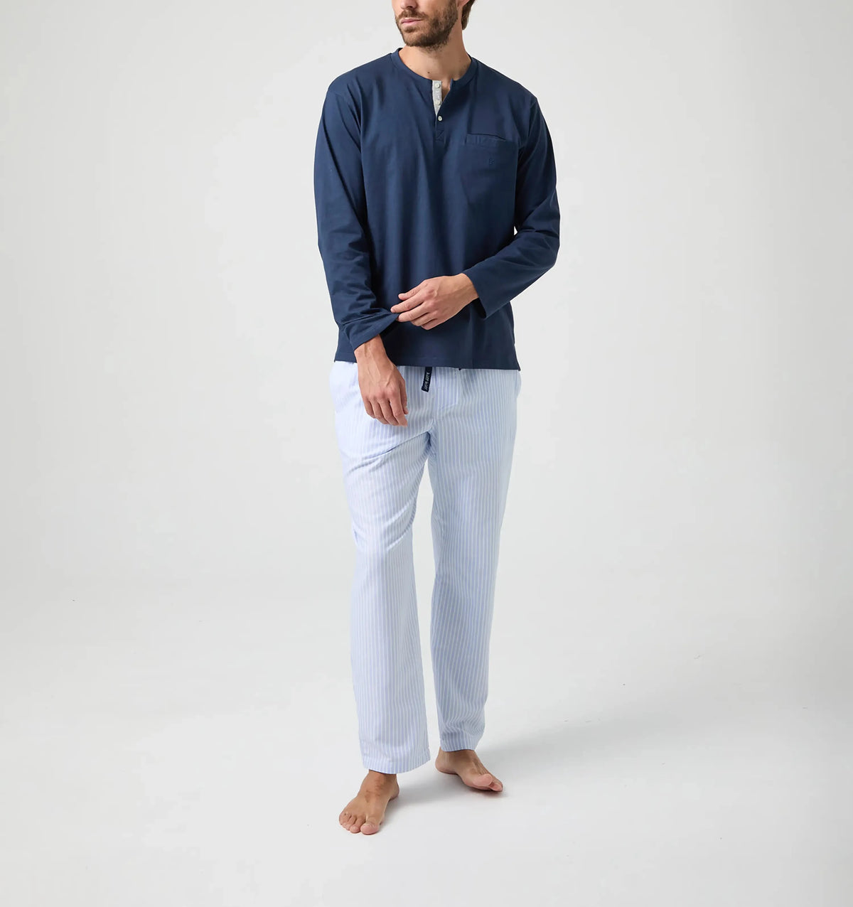 Pantalón de pijama largo azul con rayas