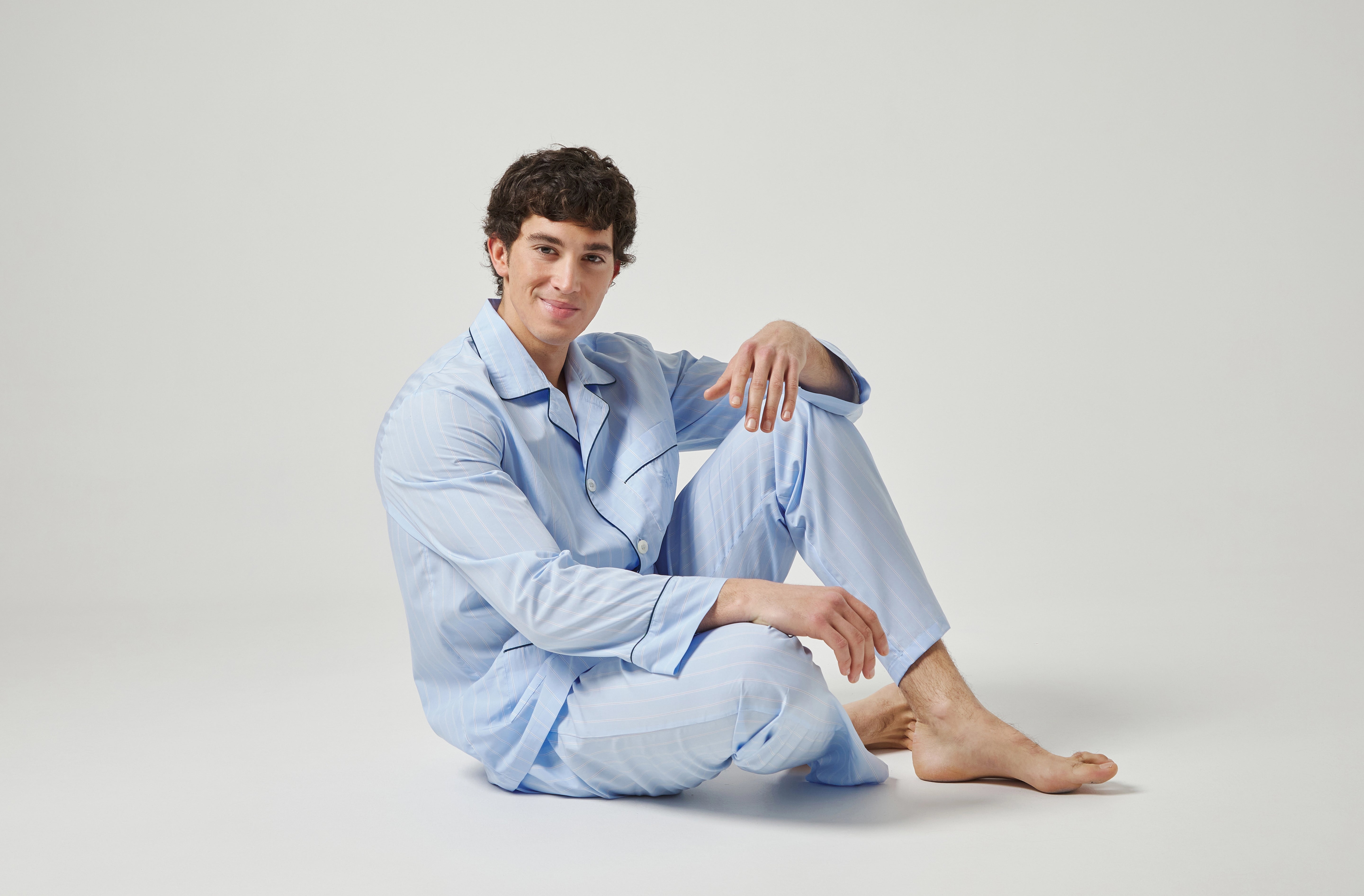 Pijama largo de hombre de tela algodón azul con raya en azul marino