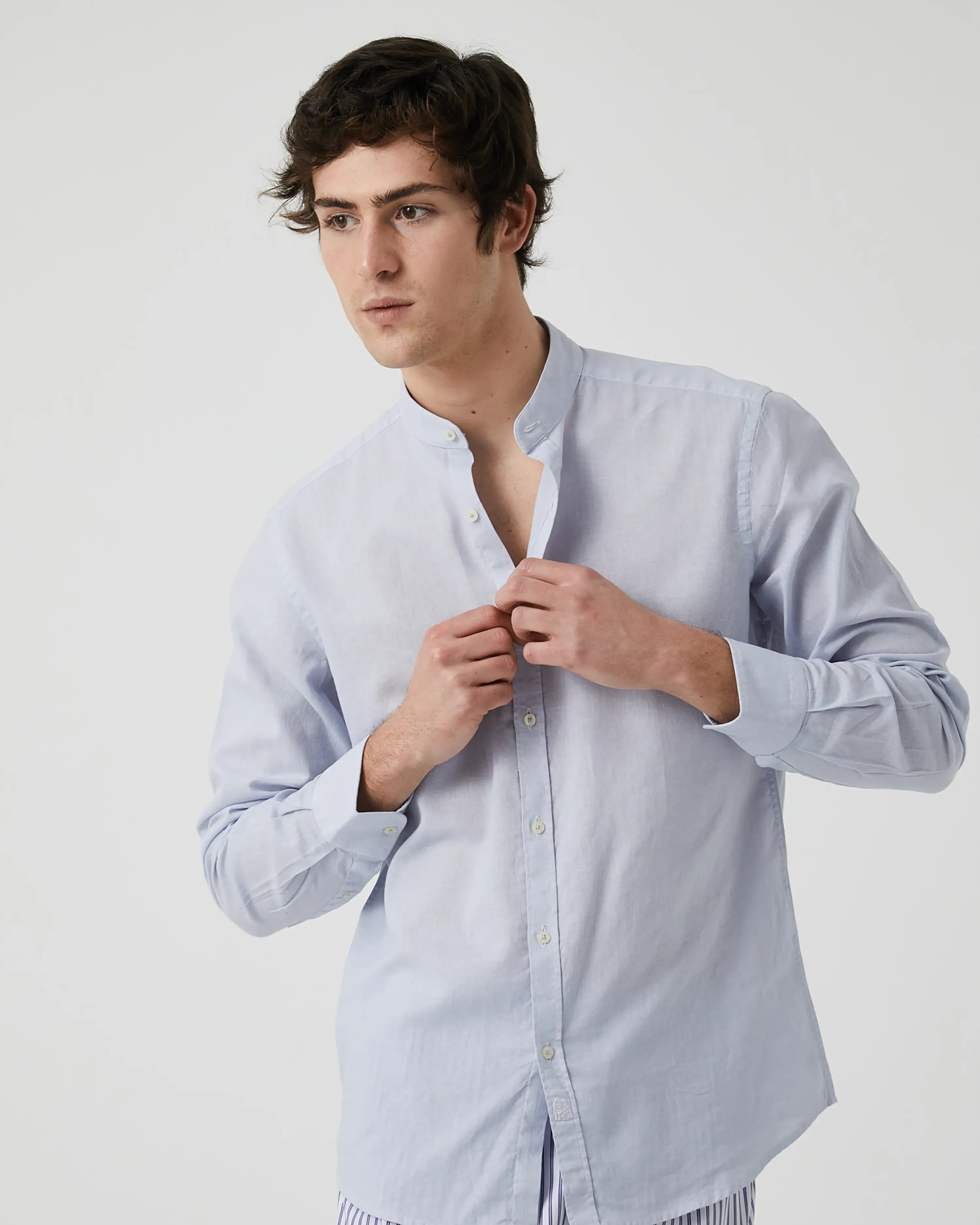 Camisa de Hombre con Cuello Mao en Mezcla de Lino y Algodón