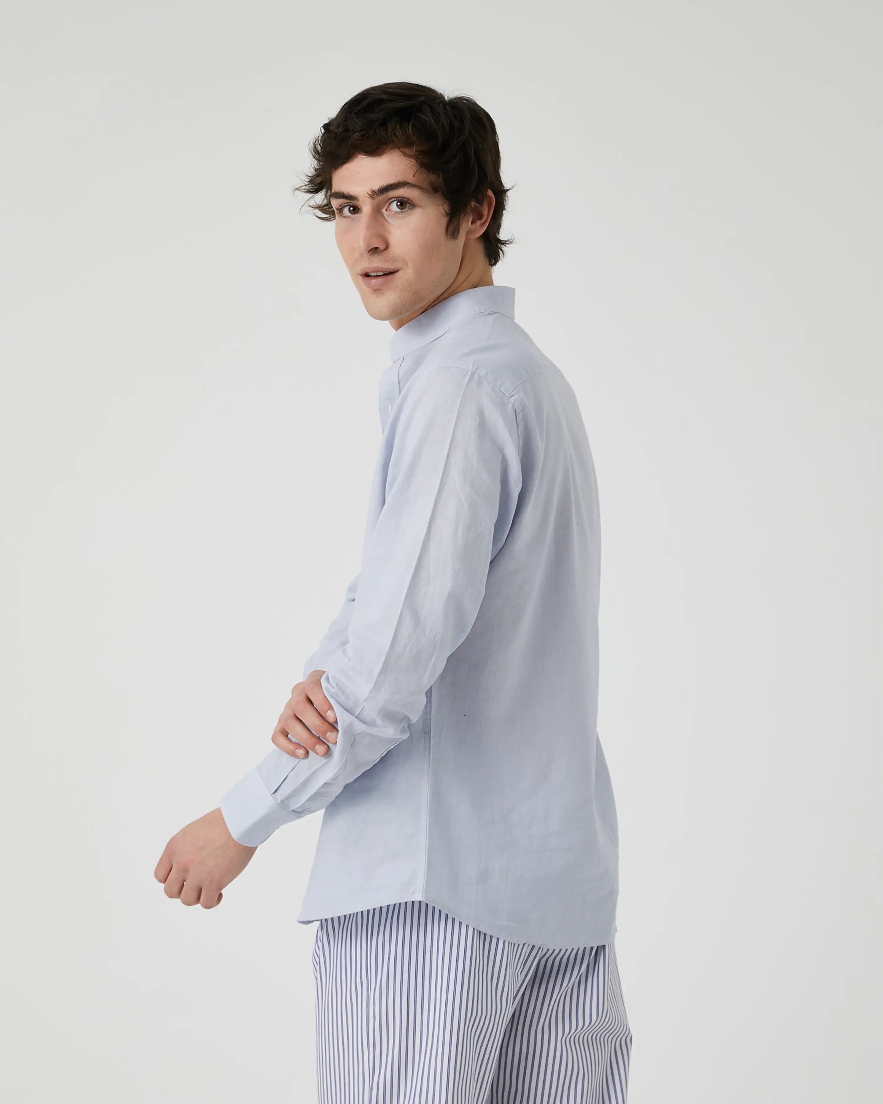 Camisa de Hombre con Cuello Mao en Mezcla de Lino y Algodón