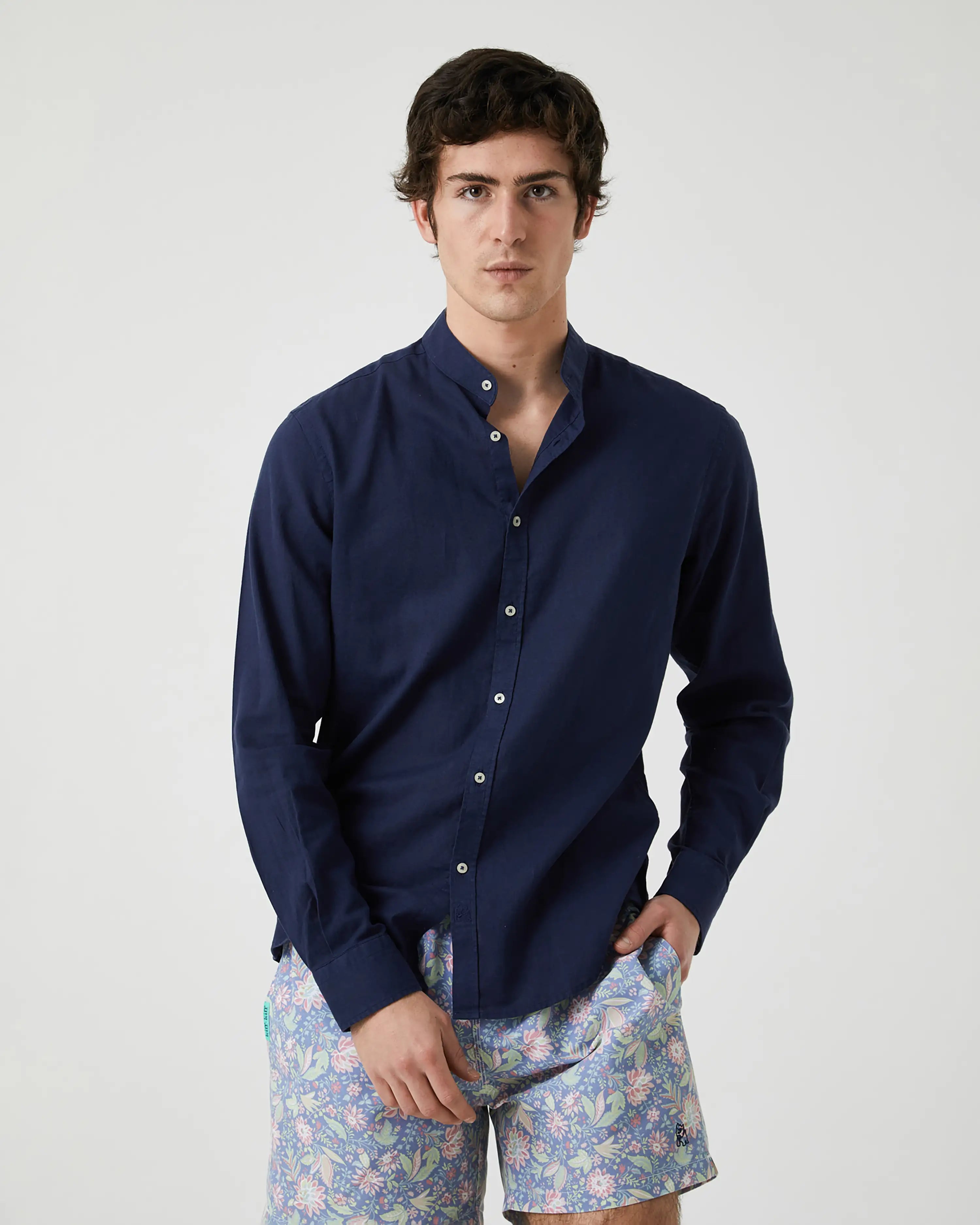Camisa de Hombre con Cuello Mao en Mezcla de Lino y Algodón