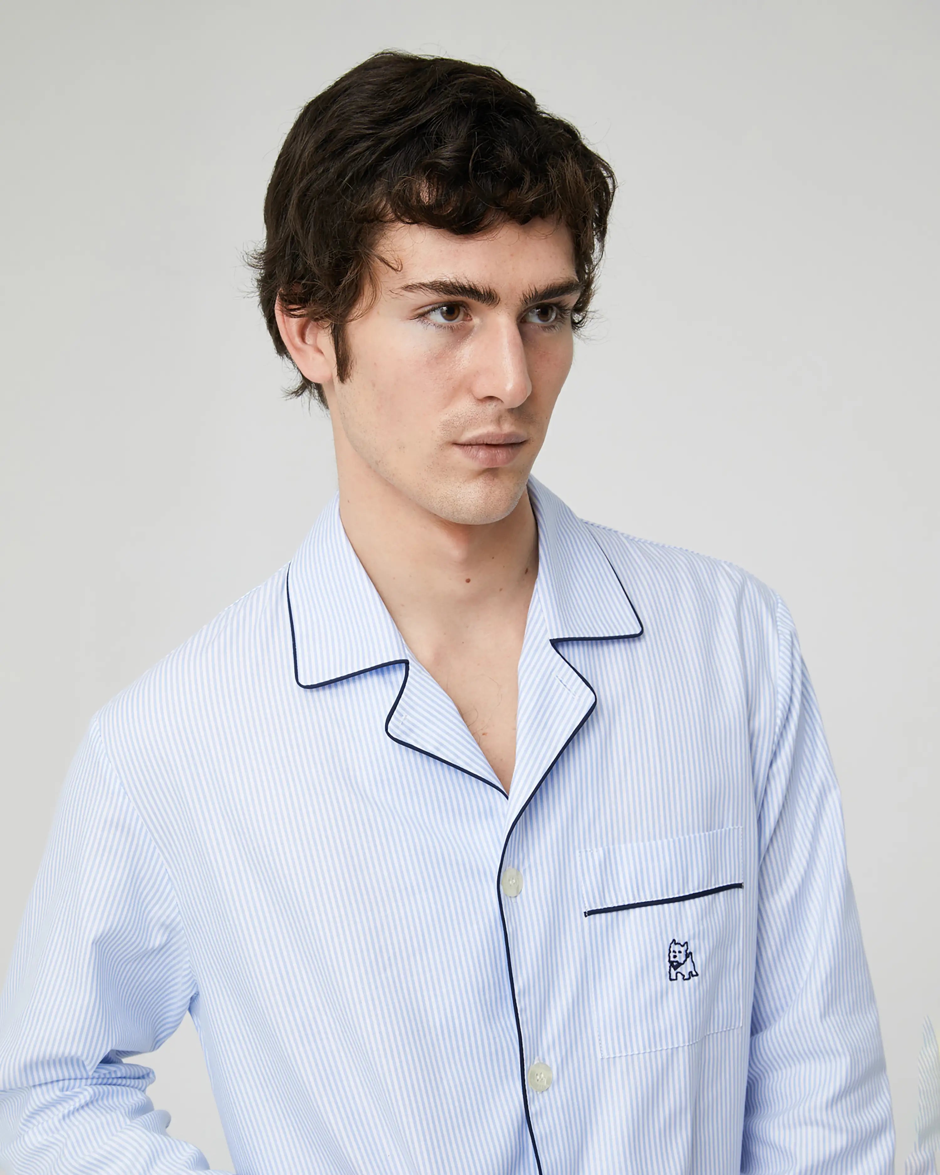 Pijama largo de hombre en tela oxford de rayas azul claro