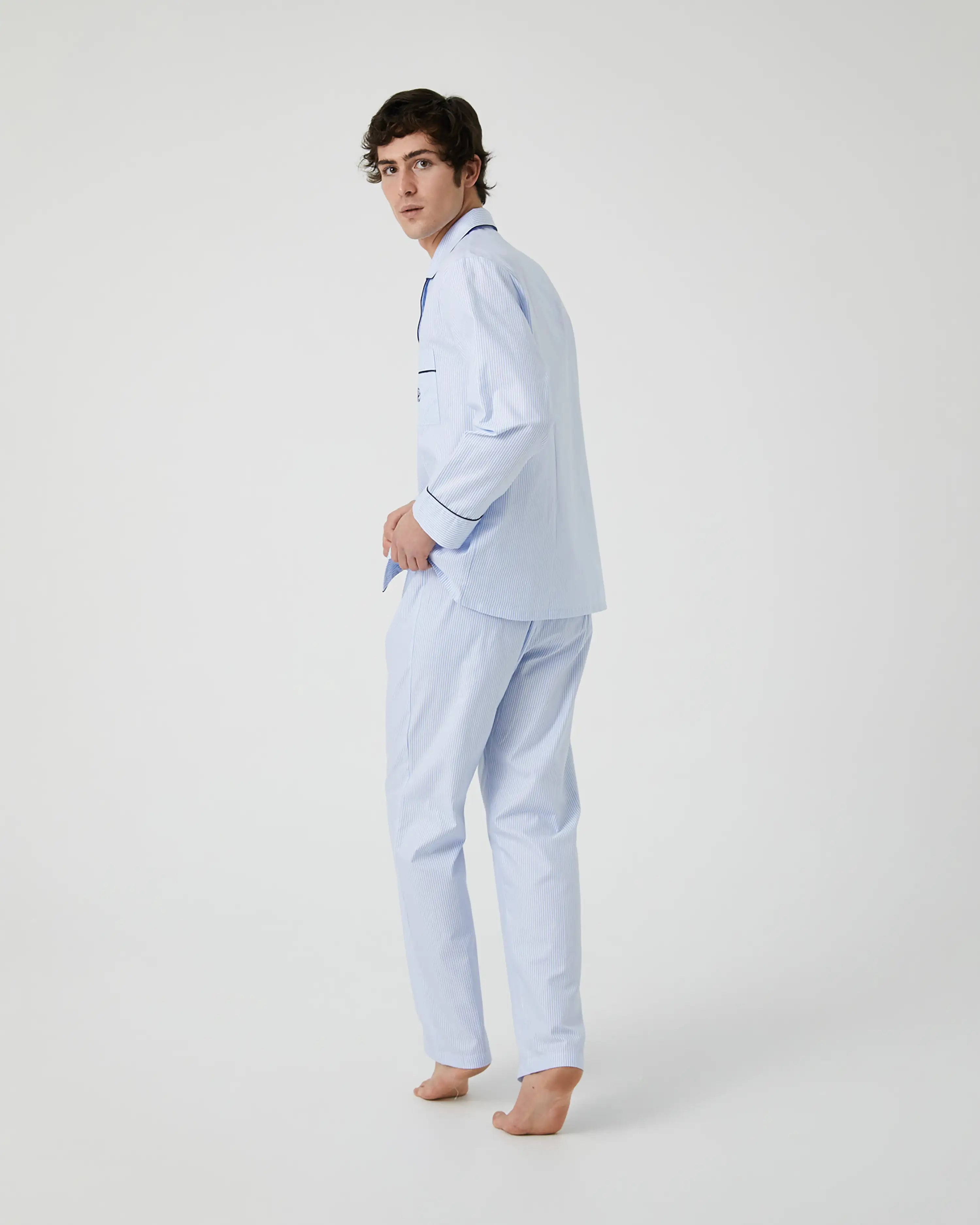 Pijama largo de hombre en tela oxford de rayas azul claro