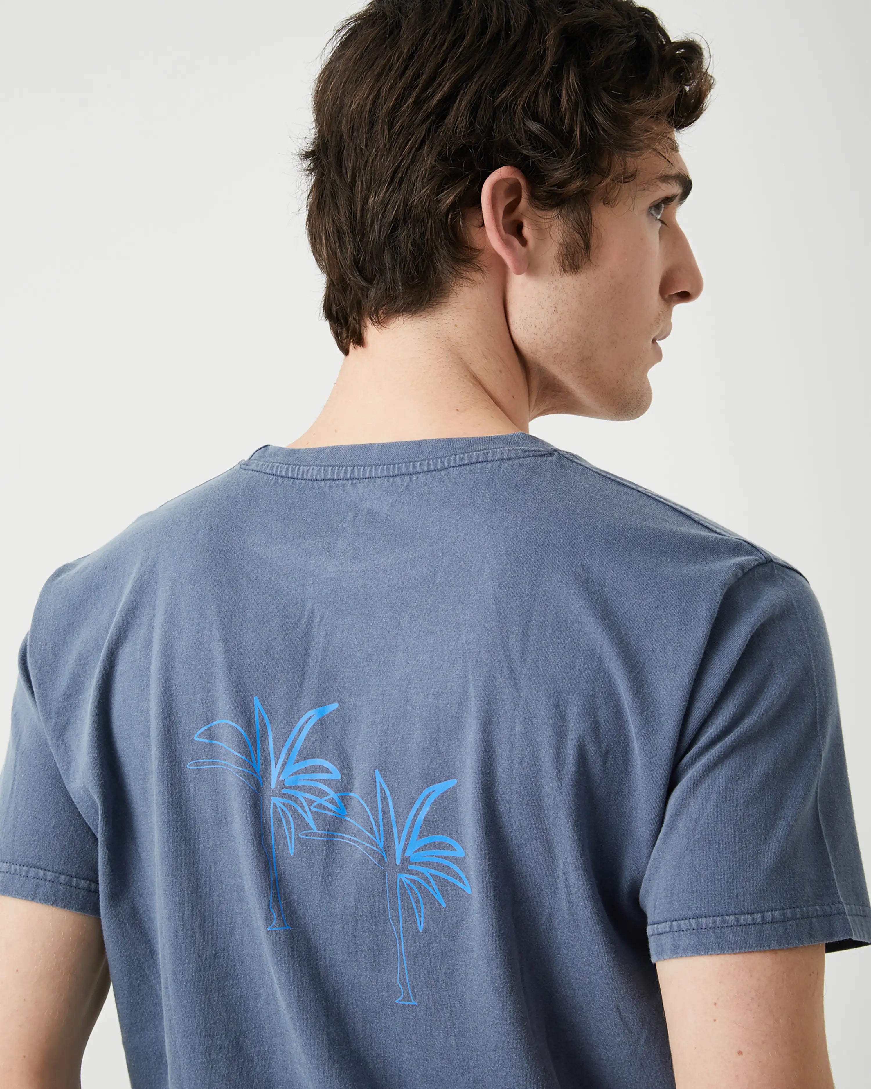 Camiseta de hombre azul efecto lavado Palmeras
